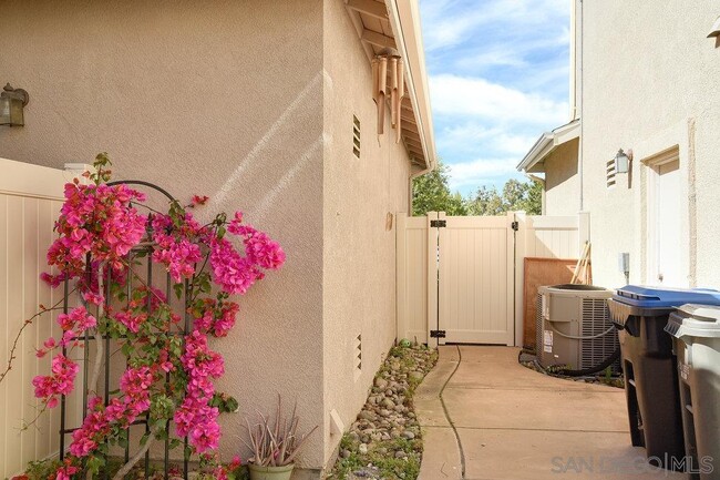 Building Photo - 2811 W Canyon Ave.