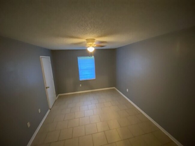 Building Photo - 2422 Crystal Hills Loop E