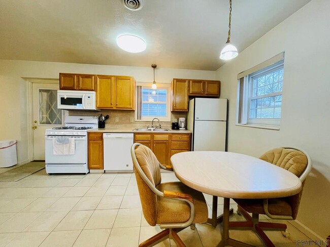 Building Photo - 913 Old Scalp Ave