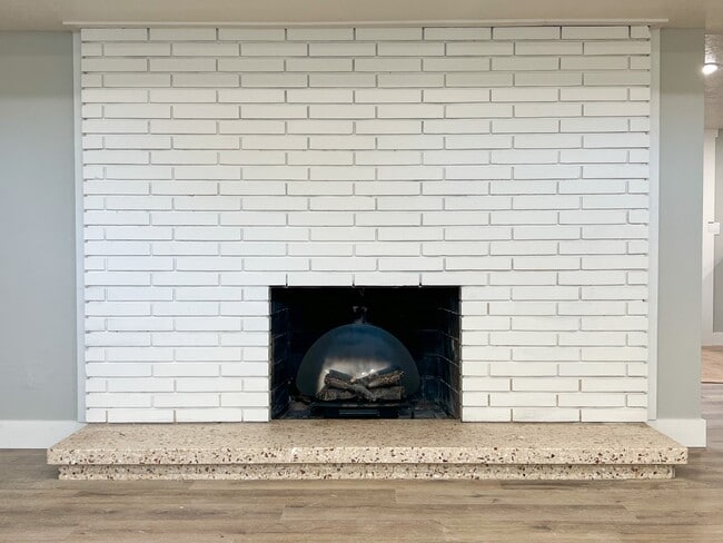 Building Photo - 702 N 100 W