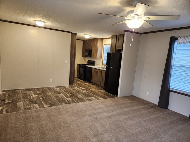 Building Photo - 125 Elm