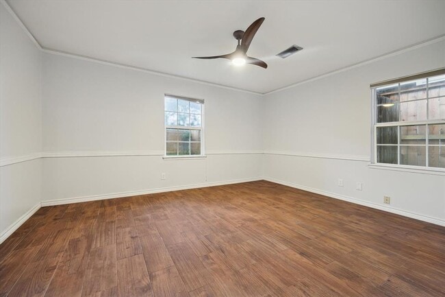 Building Photo - 5132 Mimosa Dr