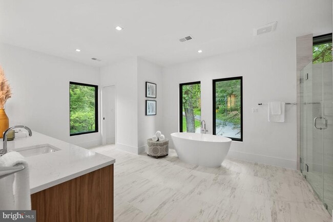 Building Photo - 6018 Woodland Terrace