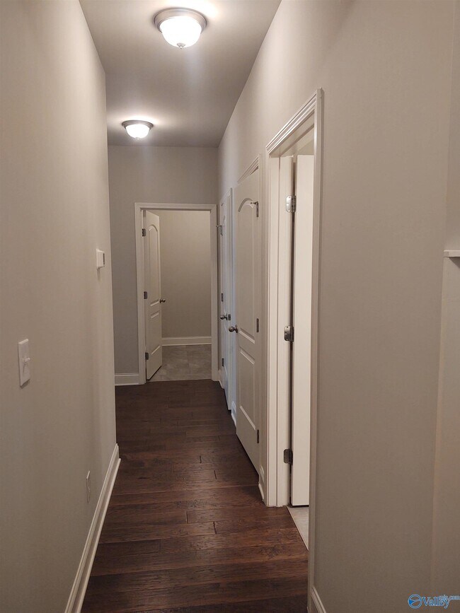 Building Photo - 105 Twin Springs Dr