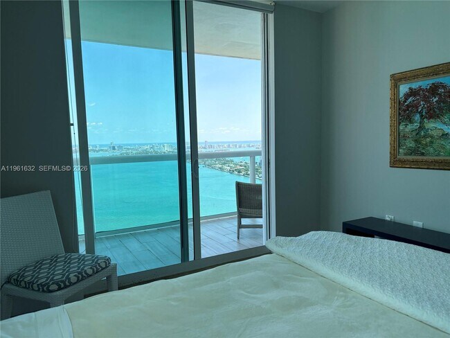 Building Photo - 1800 N Bayshore Dr