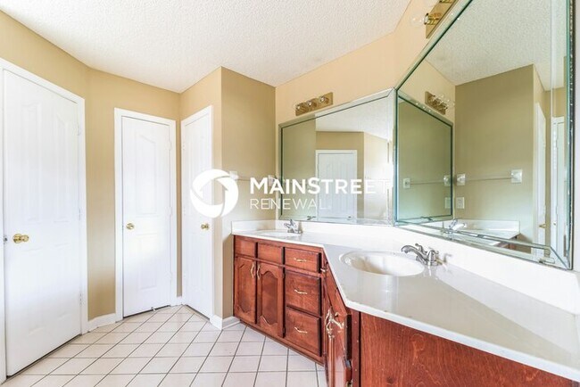 Building Photo - 3 Bedroom Pet-Friendly Home in Collierville, TN with Main Street Renewal