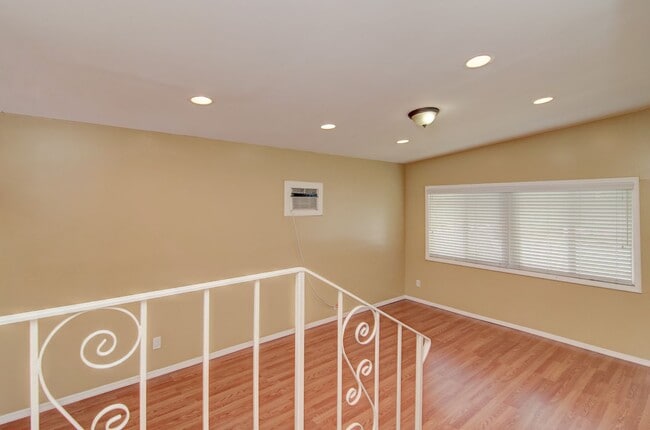 Building Photo - 3-Bed Signal Hill House for Lease