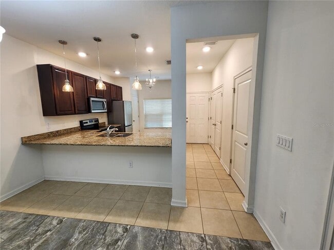 Building Photo - 1112 Hillhurst Dr