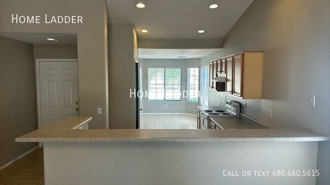 Building Photo - 10805 W Wilshire Dr