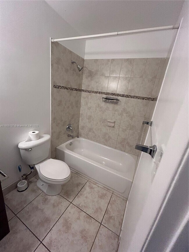 Building Photo - 6040 Shaker Wood Cir
