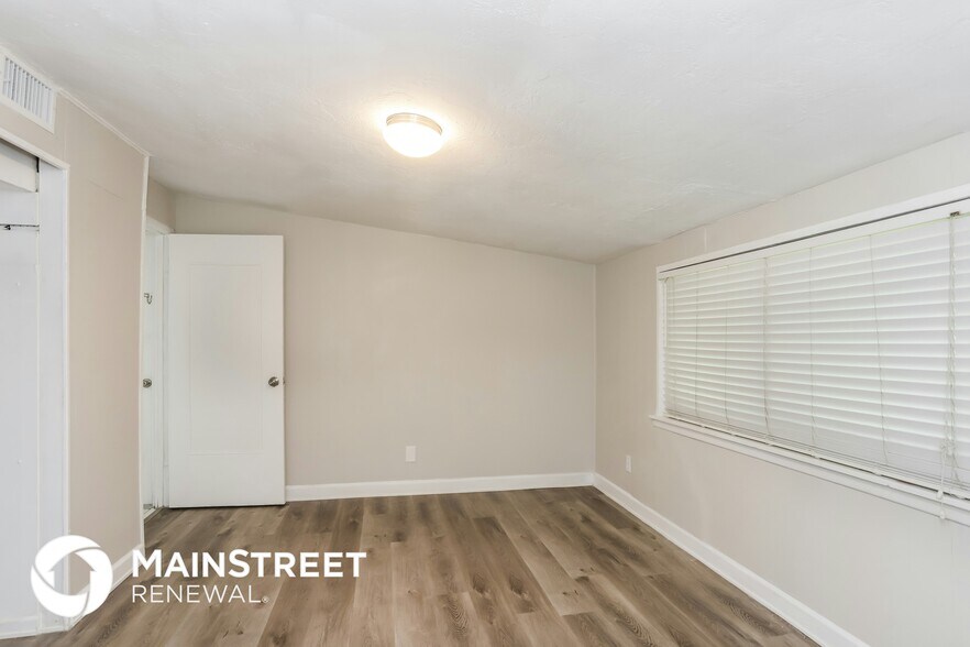 Building Photo - 3759 St Charles Cir