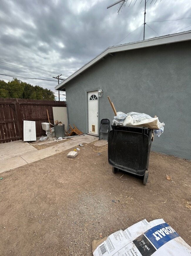 Building Photo - Newly remodeled house in Brawley