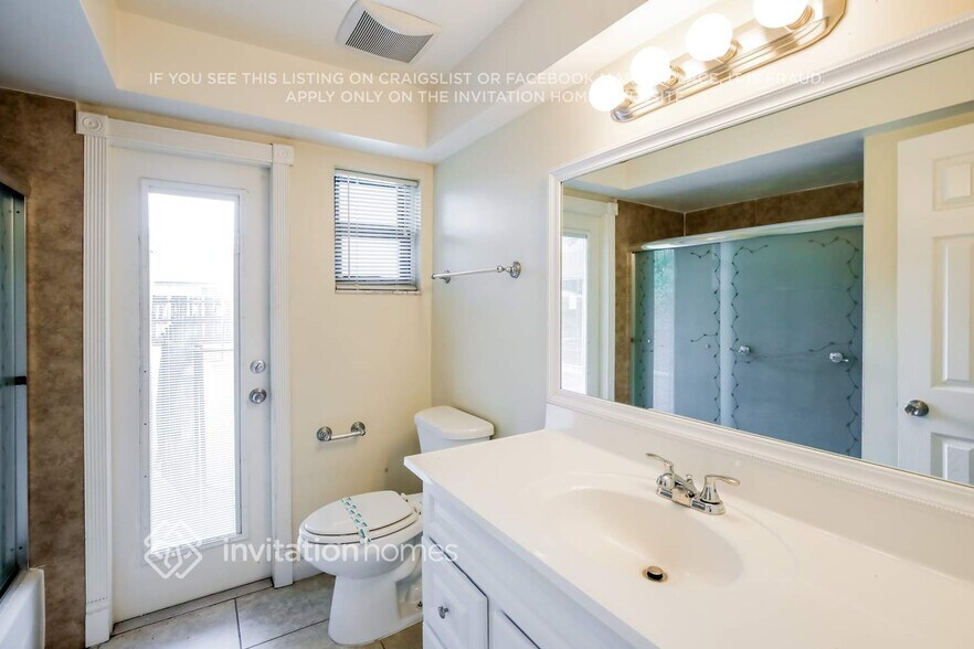 Building Photo - 941 SW 75th Terrace