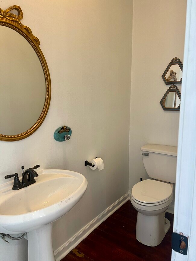 Building Photo - 1817 S Rendon St