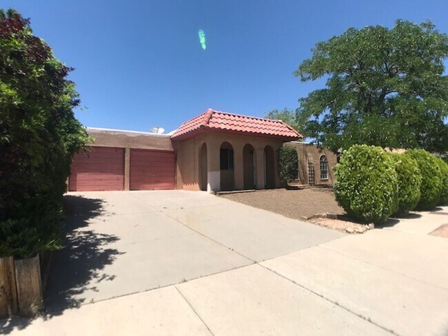 Building Photo - Near Academy Hills Park, Great NE Location...