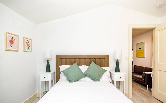 Building Photo - 3 Parsons Close