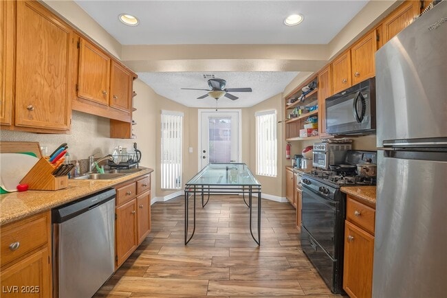 Building Photo - 933 Derringer Ln