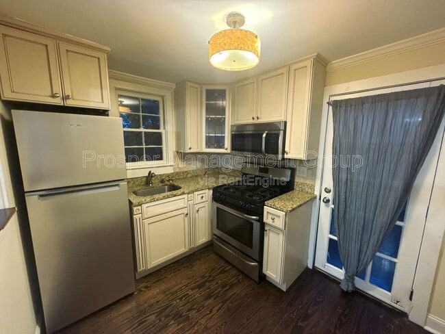 Building Photo - 70 Radcliffe St