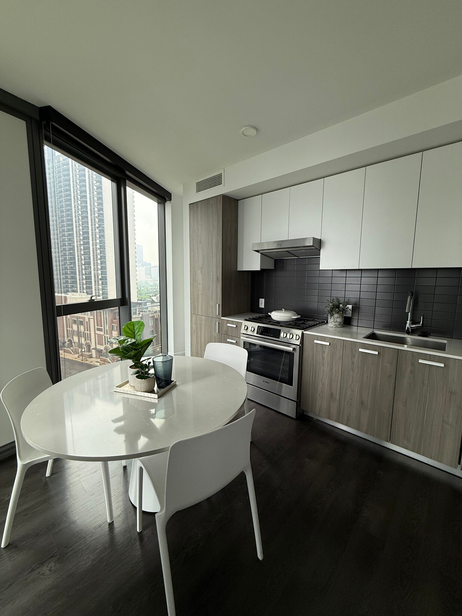 Building Photo - 450 E Waterside Dr