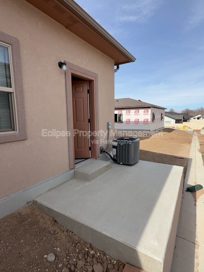 Building Photo - 2638-B 1/2 B 1/2 Rd