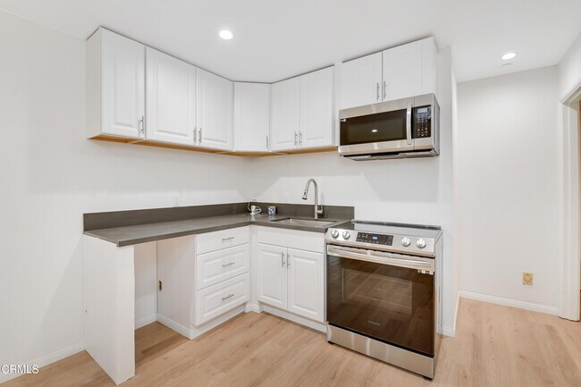 Building Photo - 296 Foothill Dr