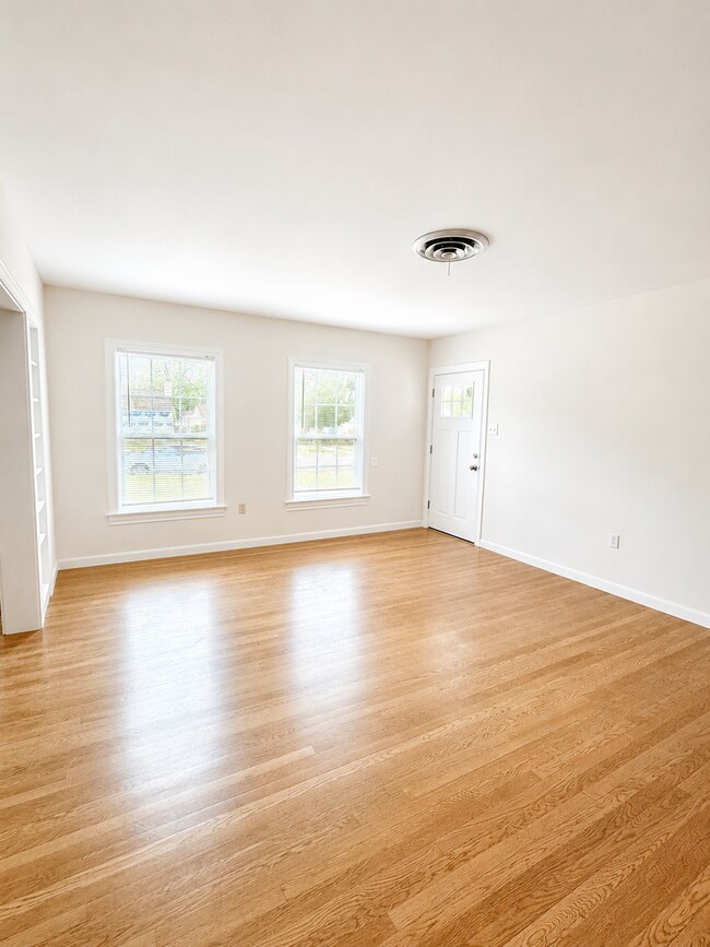 Building Photo - COMPLETELY REMODELED 3 BEDROOM, 2 BATHROOM HOME COMING SOON!