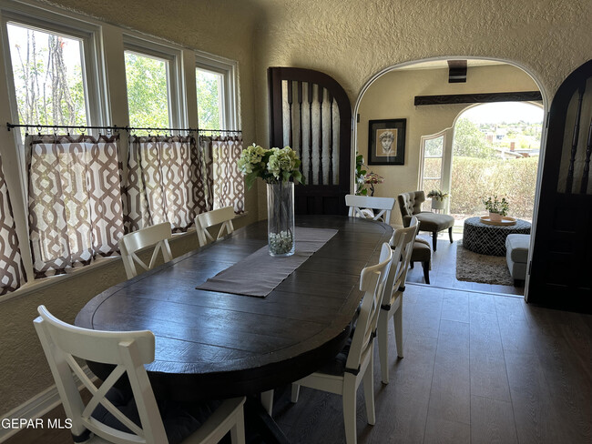 Building Photo - 3921 Pershing Dr
