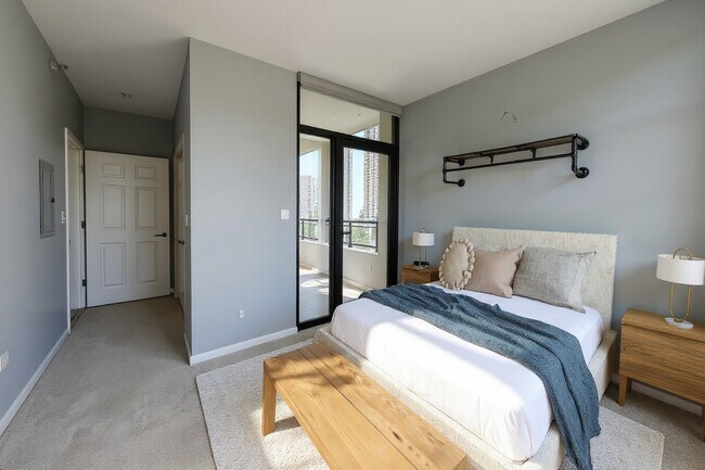 Building Photo - 1255 S State St