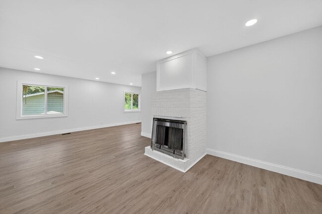 Building Photo - 706 S 15th St