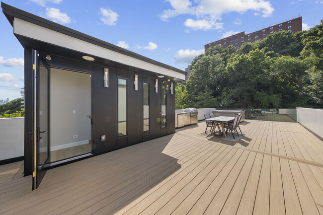 Building Photo - 8822 Churchill Rd