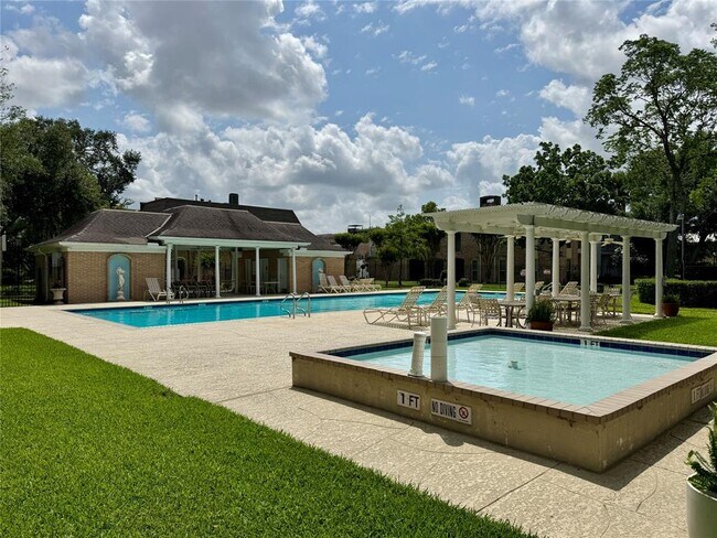 Building Photo - 7530 Del Monte Dr