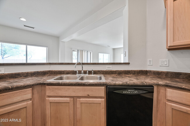 Building Photo - 43927 W Cypress Ln
