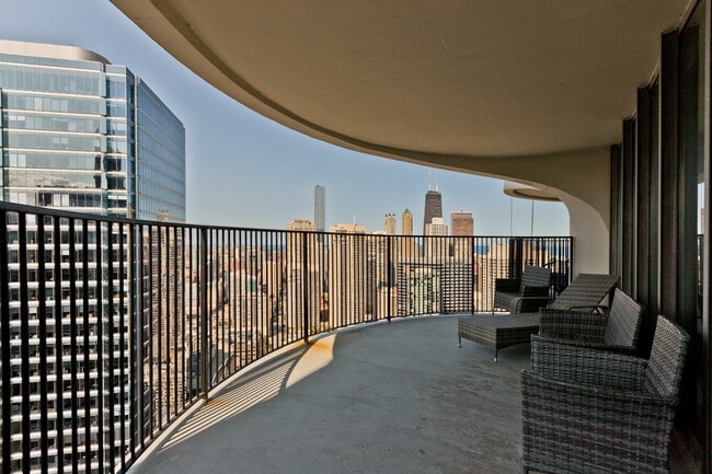 Building Photo - 300 N State St