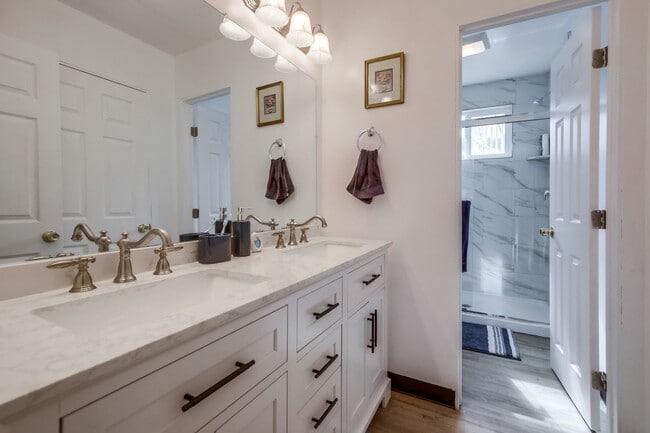 Building Photo - Gorgeous luxury flat with ocean view in La Jolla. Gustavo Lopez