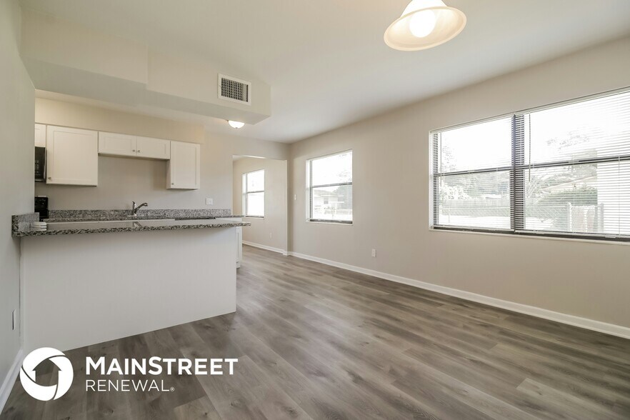 Building Photo - 568 Gardenia Cir