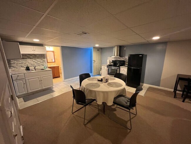 Building Photo - Large 1 bedroom basement apartment in beau...
