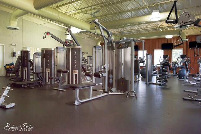 Building Photo - 2305 Upland Rd