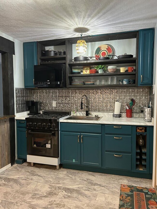 Building Photo - 205 S 11th St