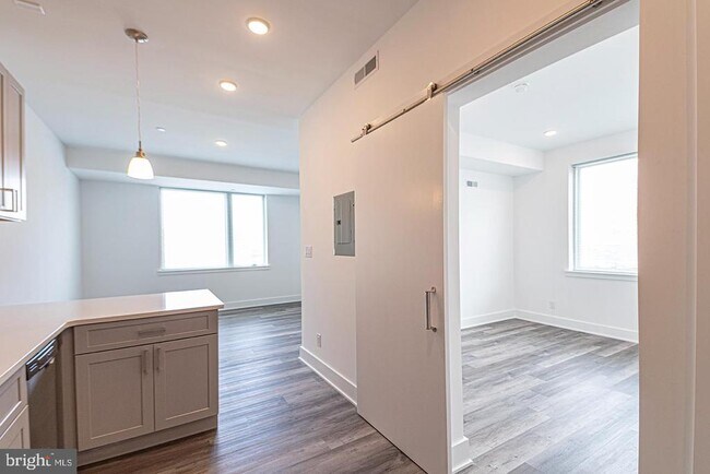 Building Photo - 1245 Ridge Ave