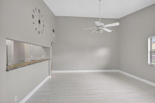 Building Photo - 484 Springdale Cir