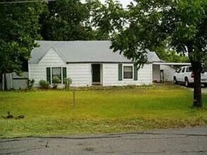 Building Photo - 1609 Spring Ave