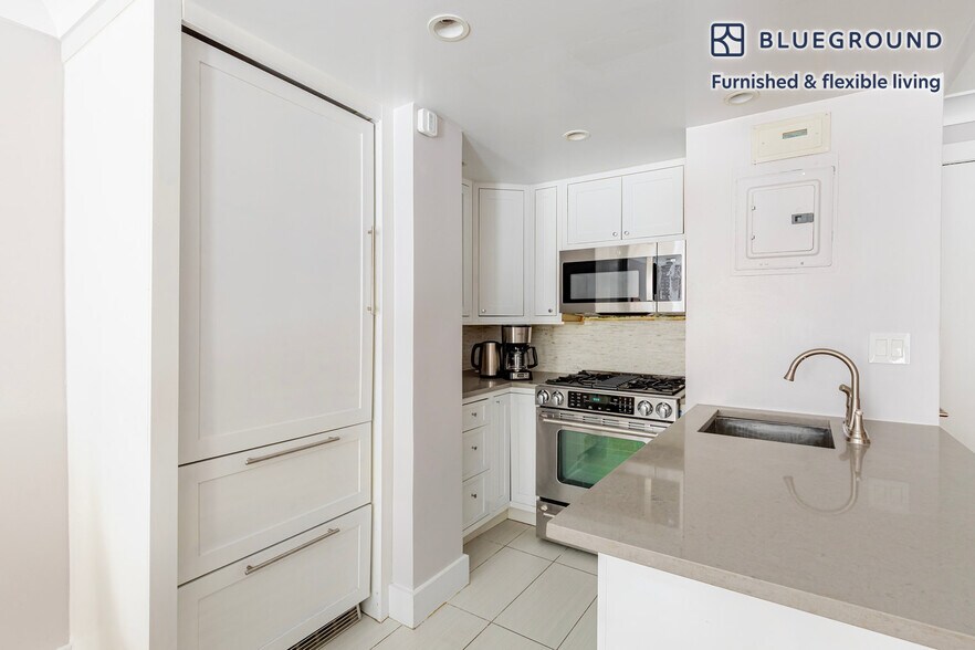 Building Photo - 50 W 97th St