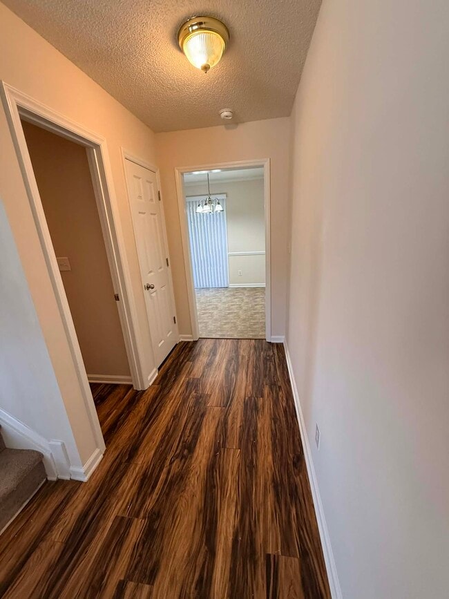 Building Photo - 1217 Cross Creek Cir