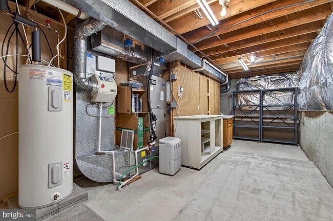 Building Photo - 8405 Overlook St
