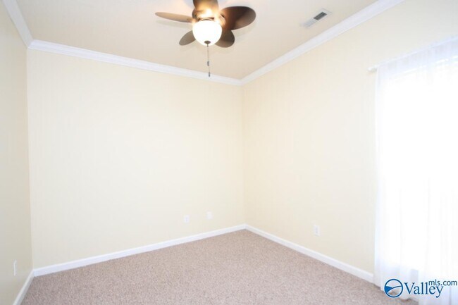 Building Photo - 215 River Oaks Dr