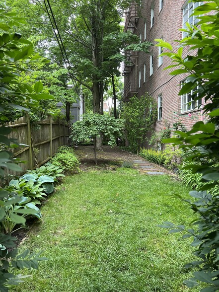 Building Photo - 36 Highland Ave