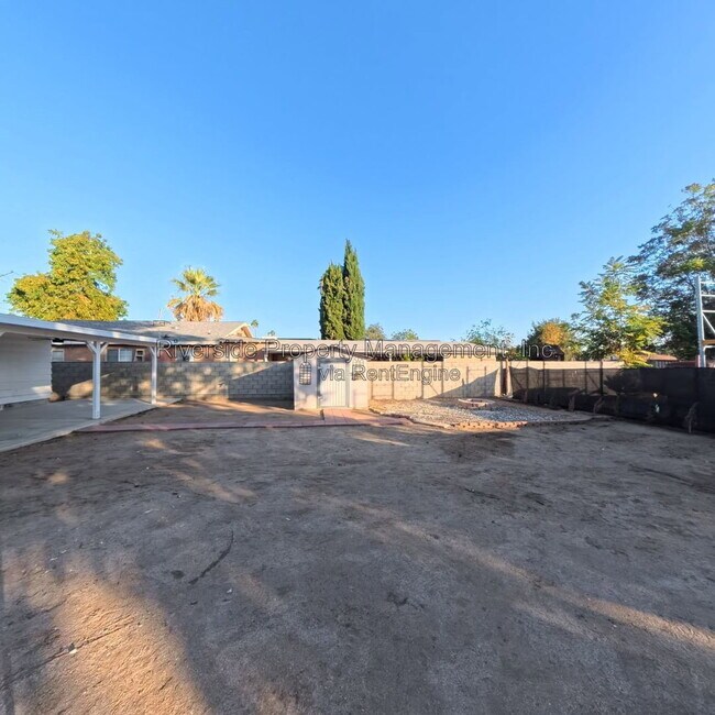 Building Photo - 3695 McKenzie St