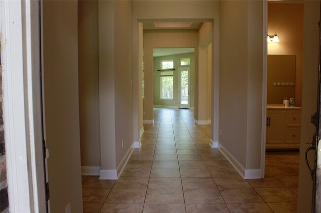 Building Photo - 8727 Stoney Brook Ln