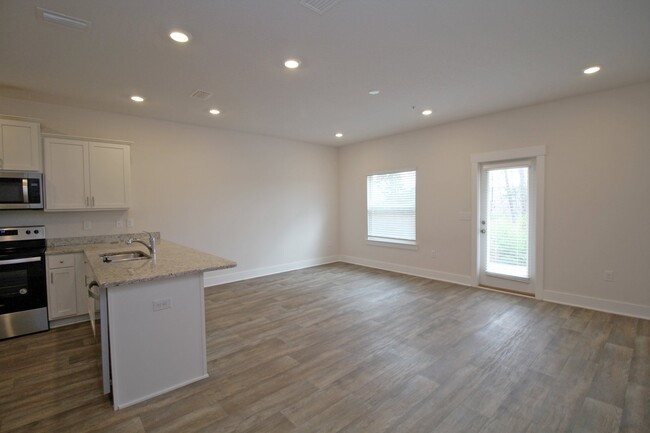 Building Photo - Limited Time! $250 Off — 3BR, 2.5BA Townho...