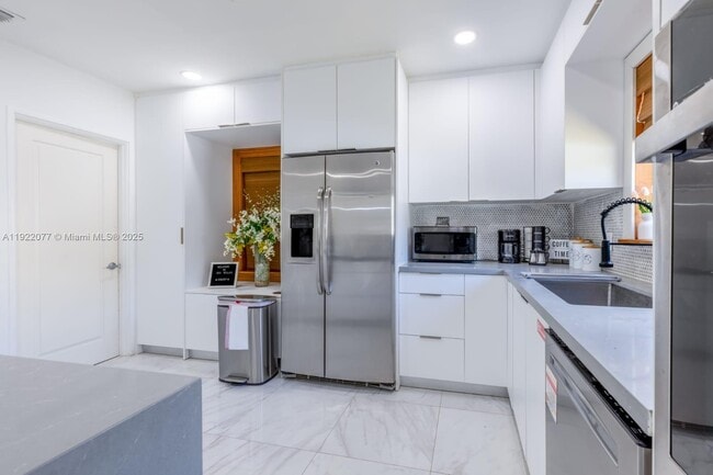 Building Photo - 1230 SW 22nd Terrace